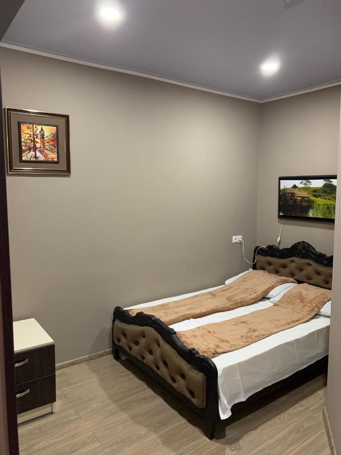 クタイシ Art Hole Bed & Breakfast エクステリア 写真