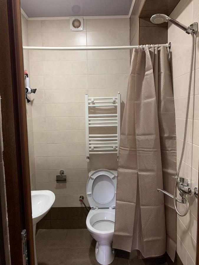 クタイシ Art Hole Bed & Breakfast エクステリア 写真